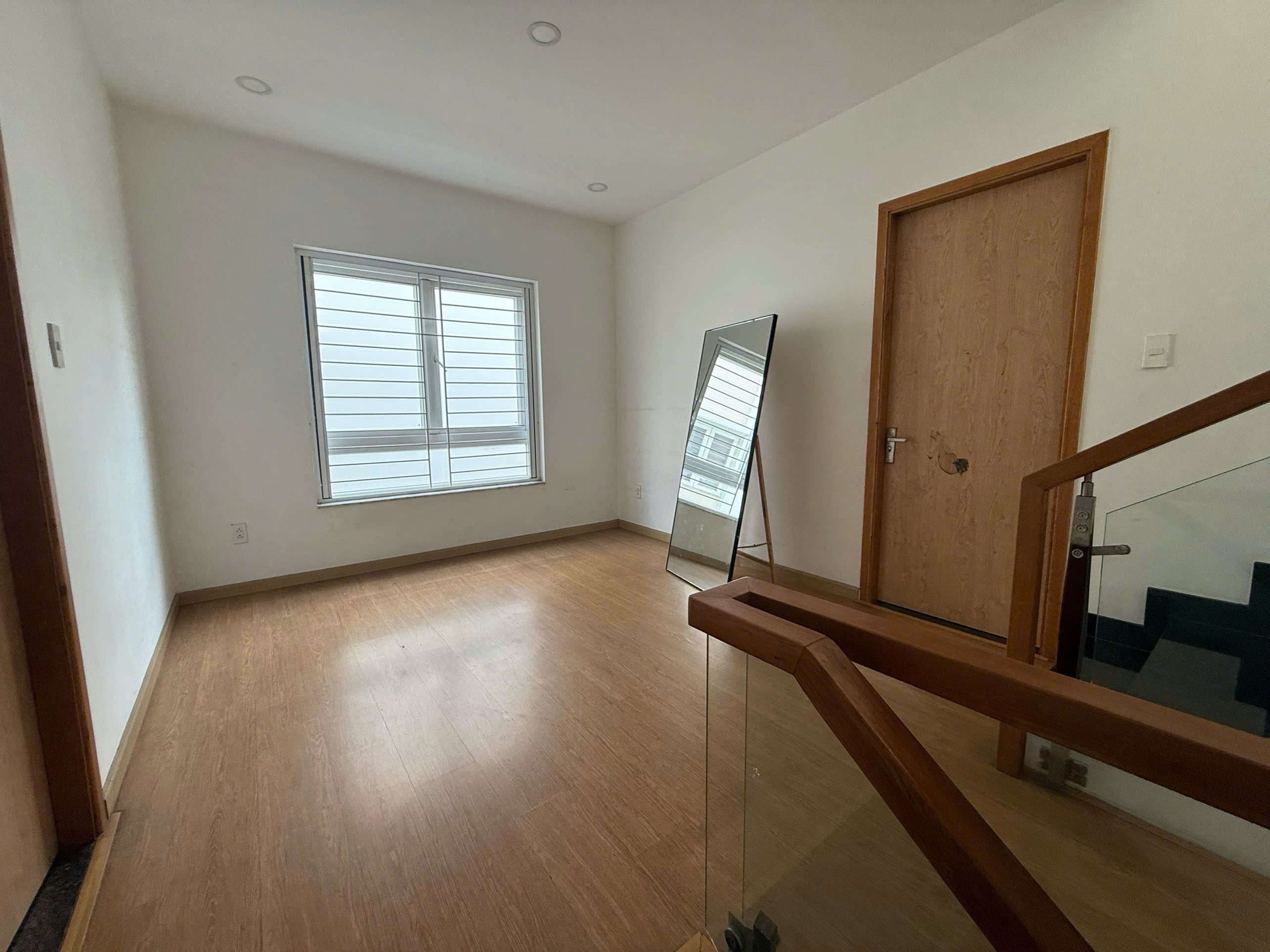 Cho thuê Nhà mặt tiền Phường Phú Hữu, Quận 9, Diện tích 144m², Giá 20 Triệu/tháng 9