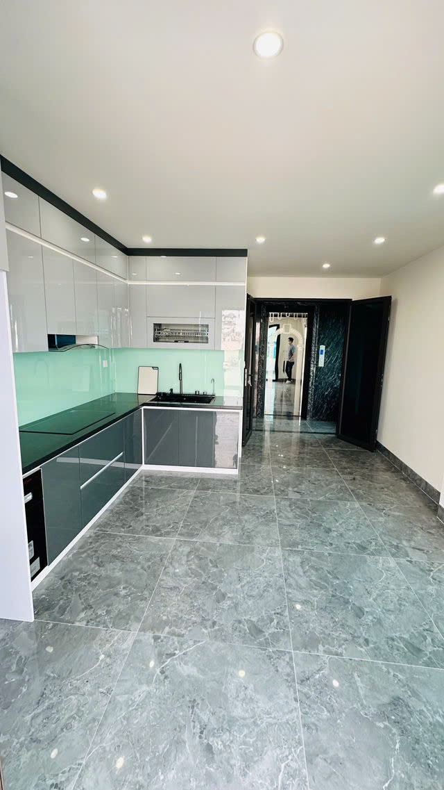 NHÀ MỚI Ô TÔ TÔ VÀO NHÀ Bát Khối 45m2,7 tầng, mặt tiền 3.7m, 11.8 tỷ Long Biên. 2