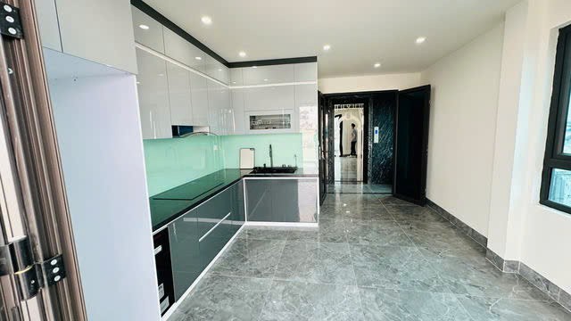 NHÀ MỚI Ô TÔ TÔ VÀO NHÀ Bát Khối 45m2,7 tầng, mặt tiền 3.7m, 11.8 tỷ Long Biên. 3