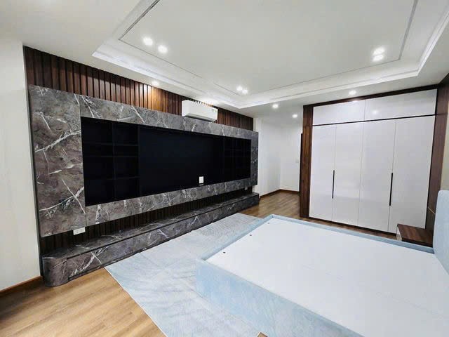 Nhà mới ở luôn phố Ngọc Lâm 30/38m2,X  5 tầng mặt tiền  3.06m, 7.4 tỷ Long Biên 3