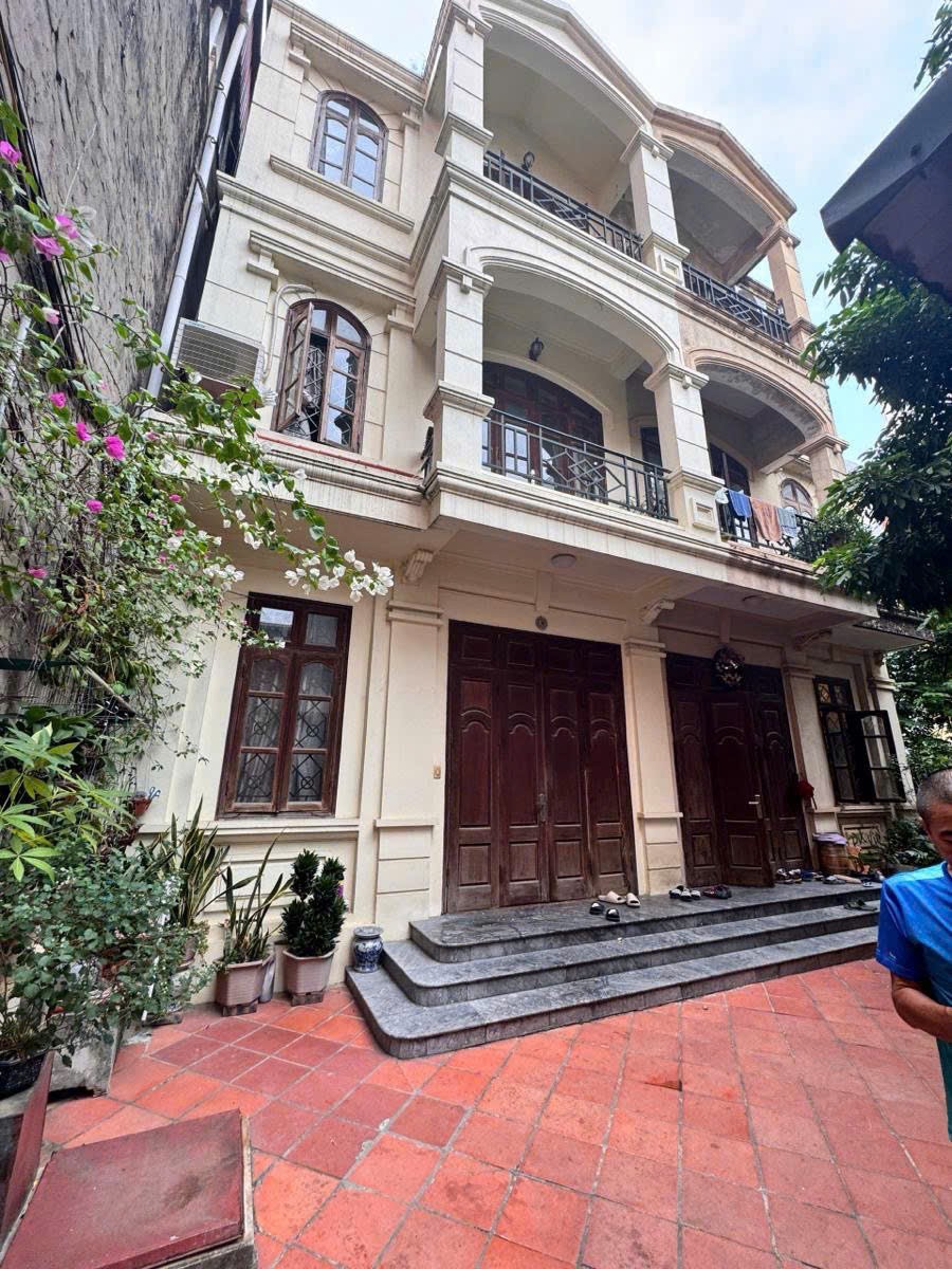 Cần bán Nhà mặt tiền đường Đặng Thai Mai, Phường Quảng An, Diện tích 208m², Giá 36.8 Tỷ