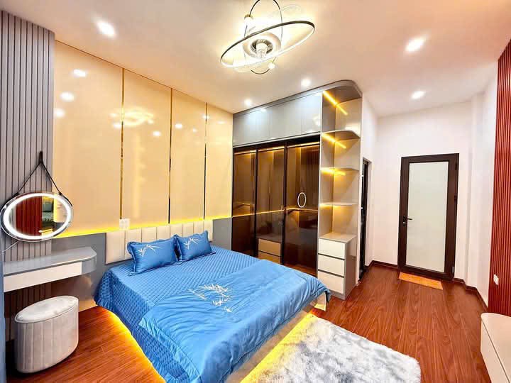 Chính chủ cần bán gấp nhà Hoàng Văn Thái 50m giá 13 tỷ khu phân lô quân đội , ô tô tránh 4