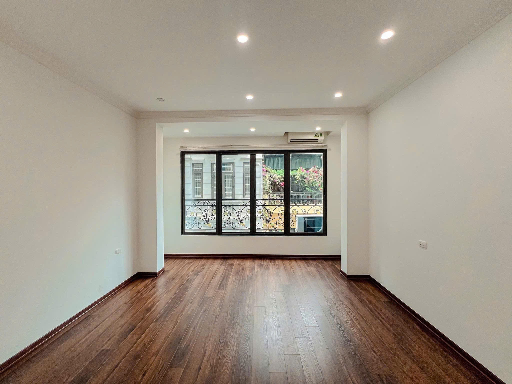 21 tỷ có ngay nhà phân lô kinh doanh phố Hoàng Văn Thái 55m. 3