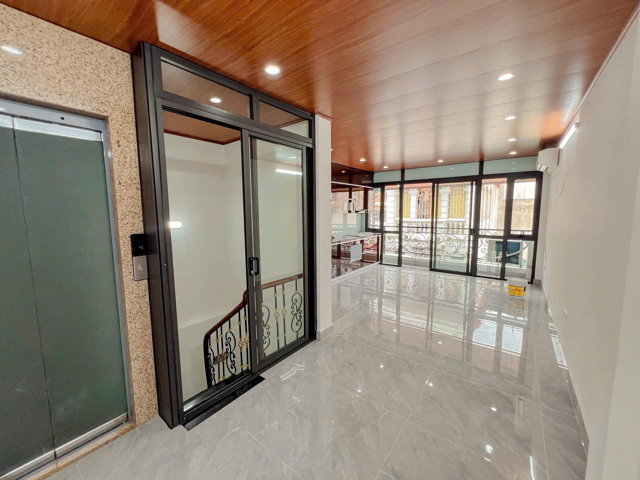 21 tỷ có ngay nhà phân lô kinh doanh phố Hoàng Văn Thái 55m. 4