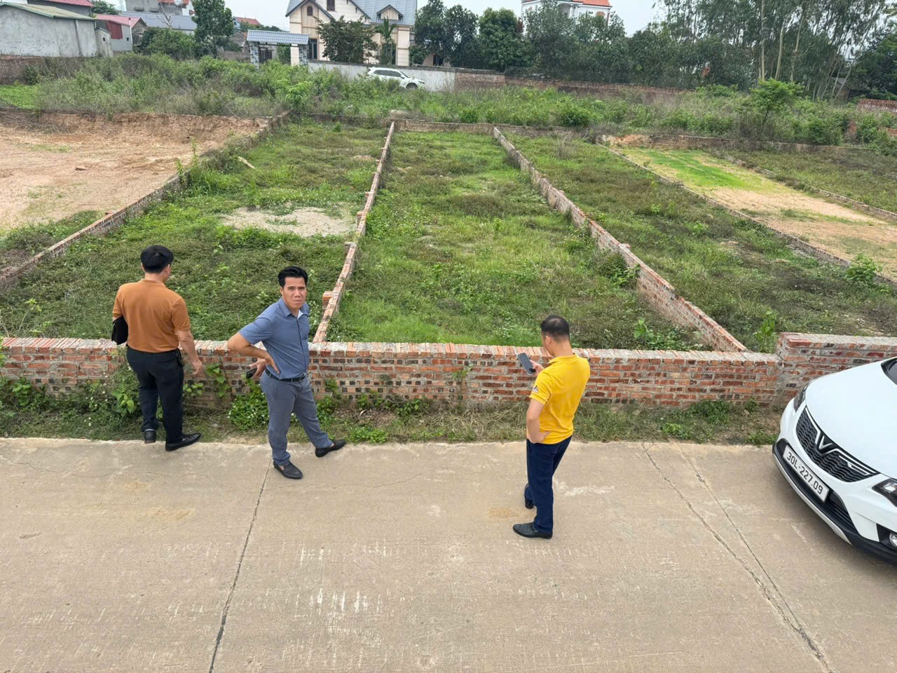 Bán đất Minh Trí, Sóc Sơn, HN. Đường thông, oto đỗ. DT 110m, giá 2,4 tỷ.