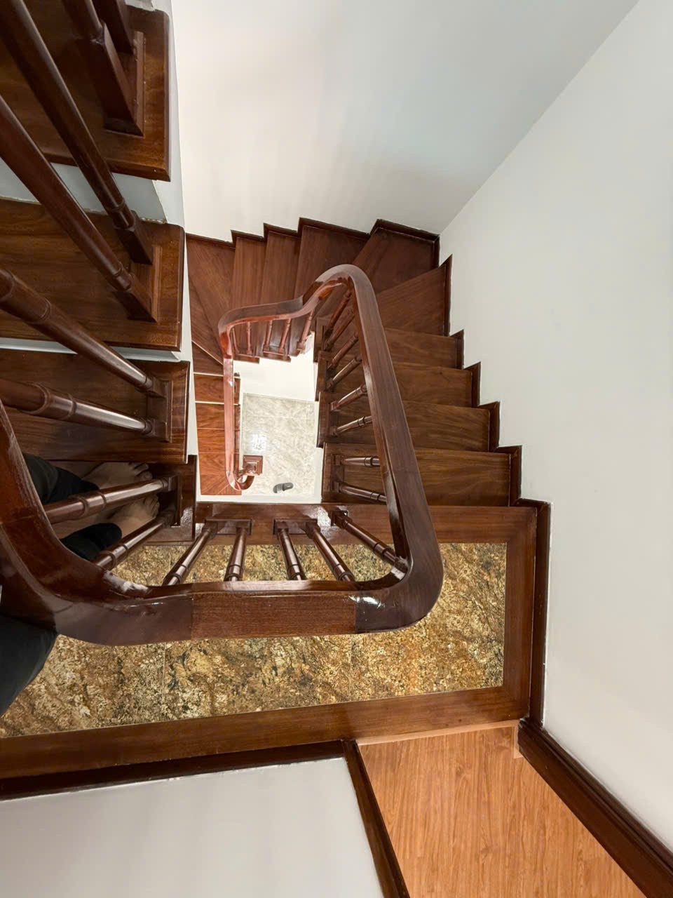 Bán gấp Nhà An Trai, 30.4m, 5 tầng , nội thất xịn, ô tô đỗ cổng, View hồ thoáng mát 4