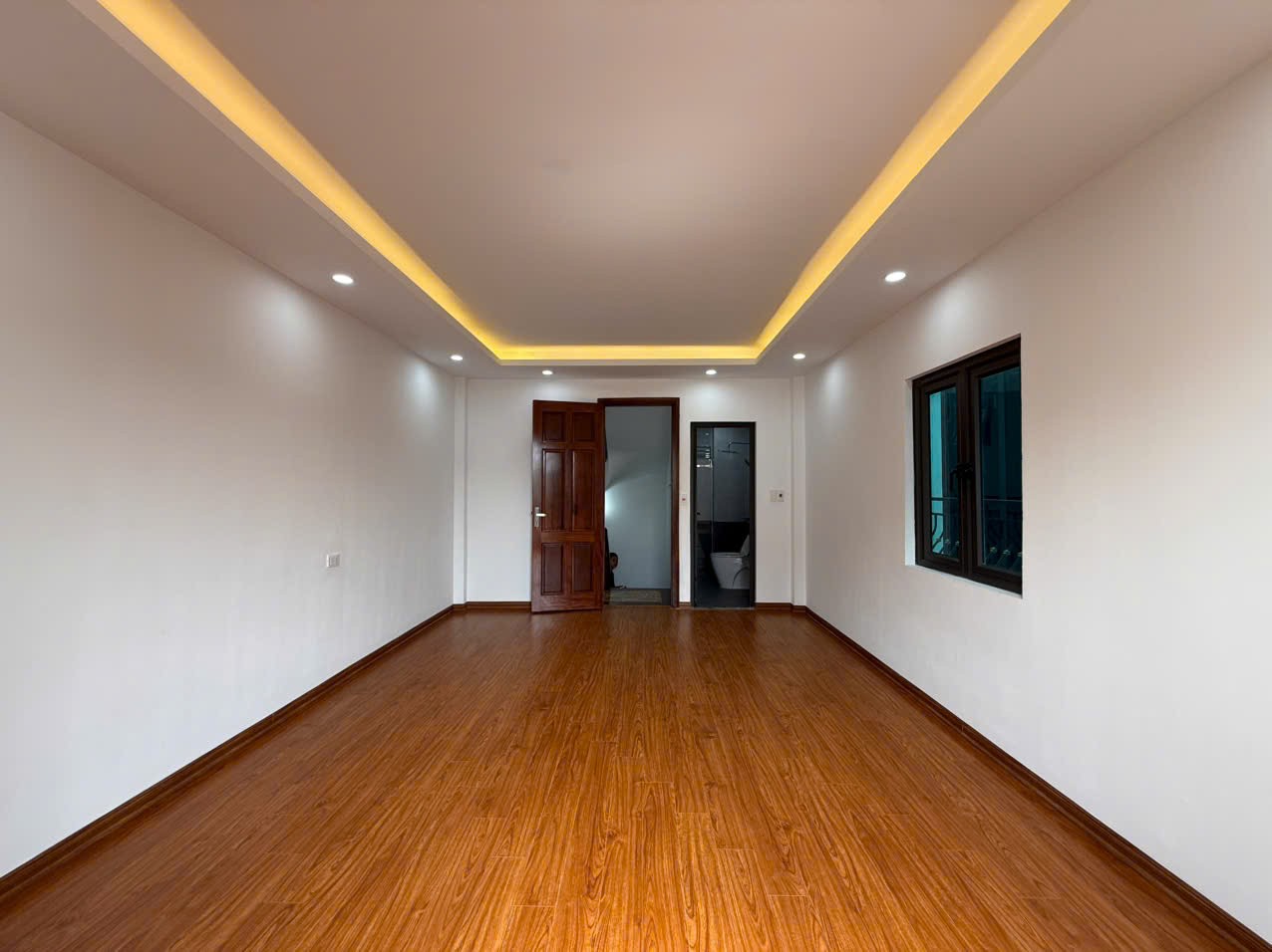 Bán gấp Nhà An Trai, 30.4m, 5 tầng , nội thất xịn, ô tô đỗ cổng, View hồ thoáng mát 3