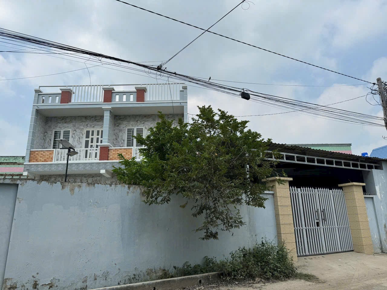 Nhà kho 2 mt xã Thanh Phú, huyện Bến Lức tổng dt 1234m2 giá 18,48 tỷ 2
