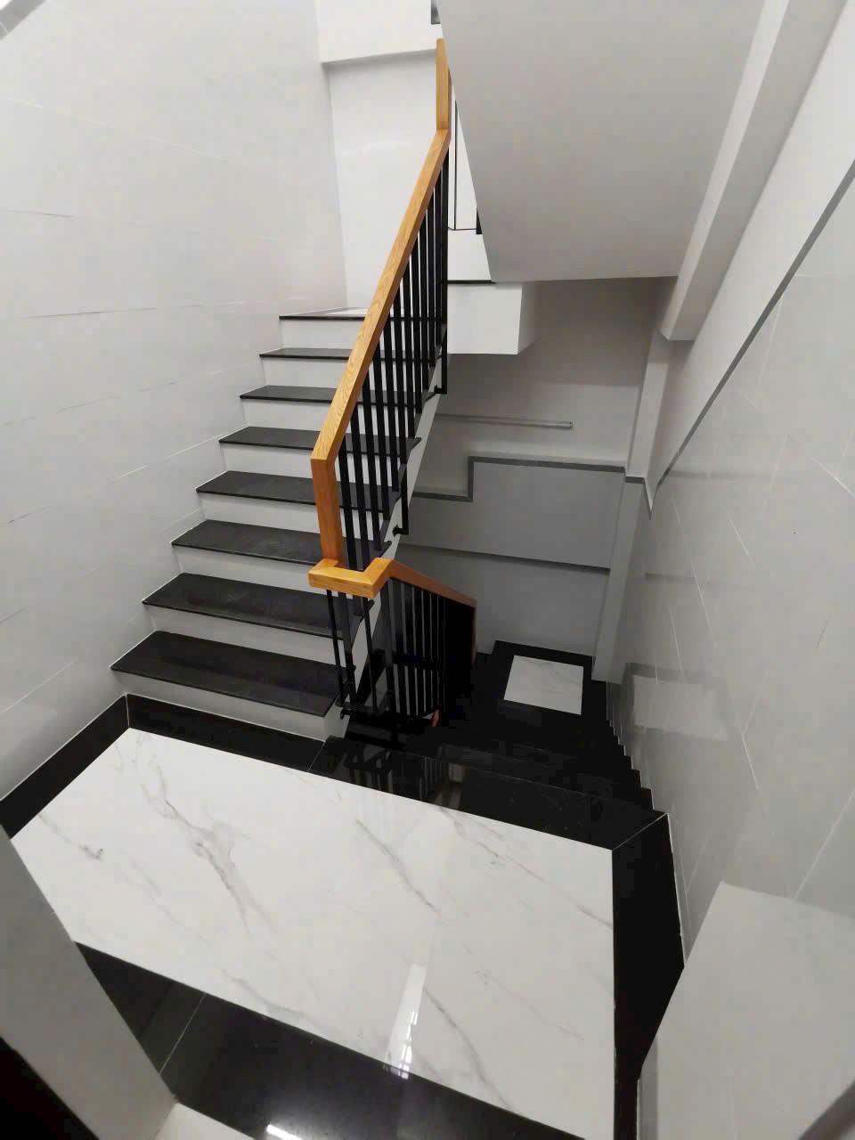Nhà trọ cao cấp 27 phòng mt đường Đặng Thế Phong, p Tân Sơn Nhì, Tân Phú dt 209m2 giá 31 tỷ 3