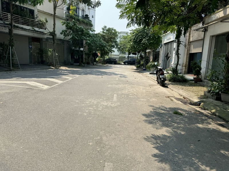 Bán Đất Giang Biên Chếch Vườn Hoa: 72,67m2, mặt tiền đẹp, cạnh Trường Chợ, tiện ích bạt ngàn