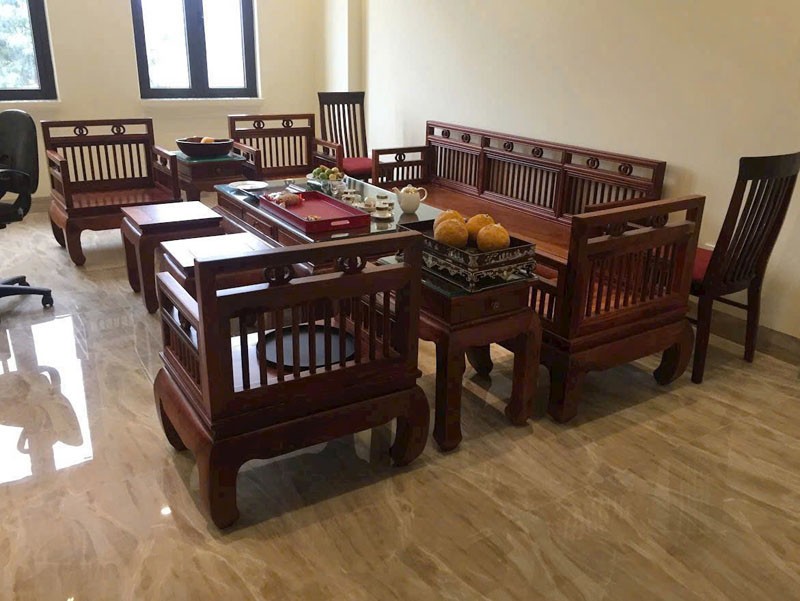Cần bán 60m2 nhà 6 tầng mặt phố Phạm Khắc Quảng, Giang Biên. Đường rộng 25m, nhà toàn đồ gỗ
