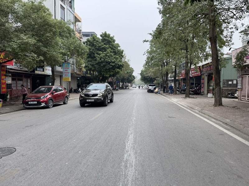 Cần bán 60m2 nhà 6 tầng mặt phố Phạm Khắc Quảng, Giang Biên. Đường rộng 25m, nhà toàn đồ gỗ 7