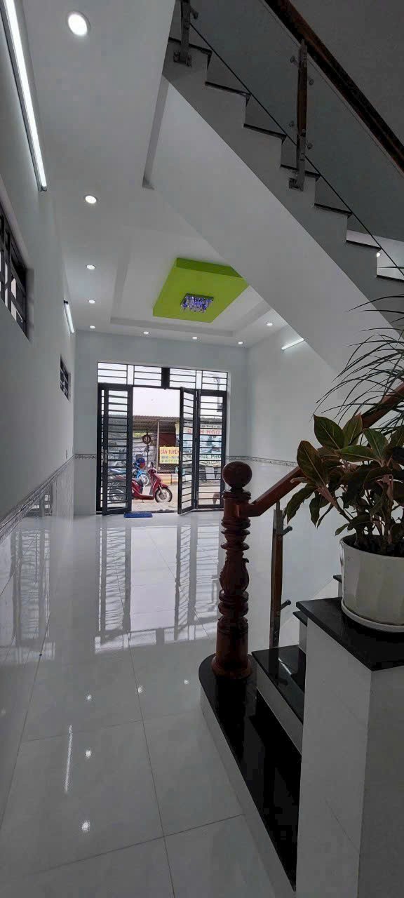 Nhà mặt tiền + 5 phòng trọ mặt tiền khu dân cư Tân Đức, Đức Hòa giá 3 tỷ 4