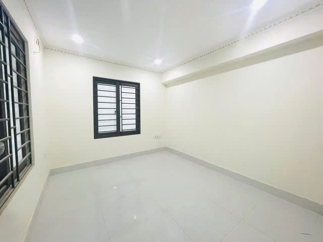 NHÀ ĐẸP NGÕ NÔNG GẦN PHỐ 51m2,X 3 tầng, mặt tiền 8.4m,7.95 tỷ, Thái Thịnh-Đống Đa. 4