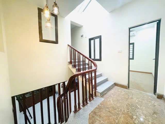 NHÀ ĐẸP NGÕ NÔNG GẦN PHỐ 51m2,X 3 tầng, mặt tiền 8.4m,7.95 tỷ, Thái Thịnh-Đống Đa.