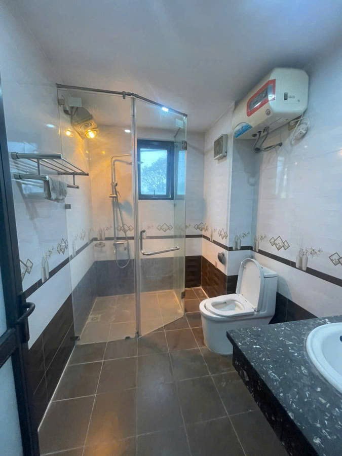 BÁN NHÀ MẶT PHỐ Lâm Du 41m2,X  5 tầng, mặt tiền  6.8m, 13.1 tỷ Long Biên. 2