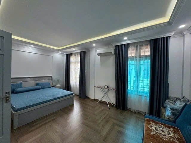 BIỆT THỰ 3 TẦNG Ngô Gia Tự -Long Biên 124m2,mặt tiền 7.4m, 18.5 tỷ. 2