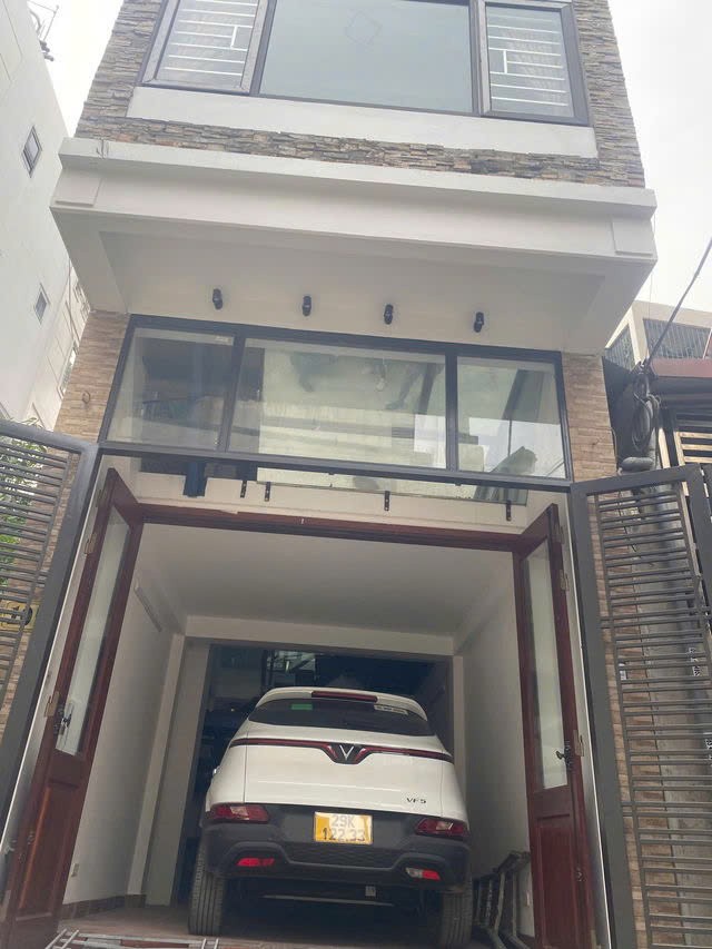 BÁN NHÀ Phố Ngọc Thụy NGÕ THÔNG Ô TÔ VÀO NHÀ 35M2,X 5 tầng,mặt tiền 3.3m, 7.6 tỷ Long Biên