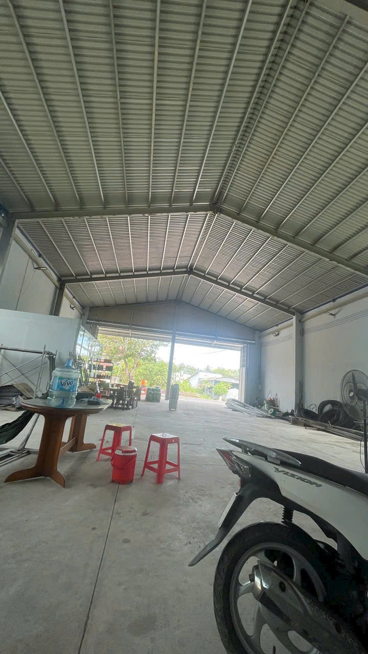 Nhà kho mặt tiền Nguyễn Thị Rành, xã Trung Lập Hạ tổng dt 2221m2 giá 19 tỷ 7
