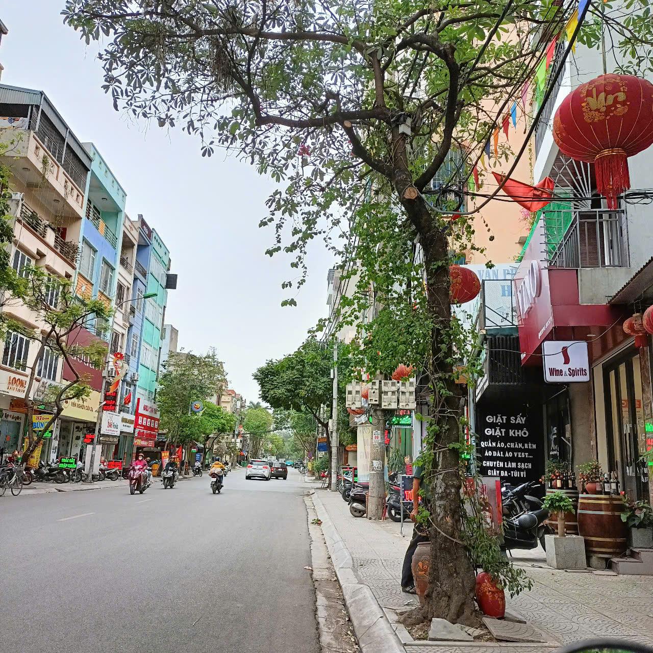 VÍP Lô góc Bà Triệu,Hà Đông,Dt 35m,4 tầng, giá 6 tỷ. Gần Ôtô, kinh doanh 2