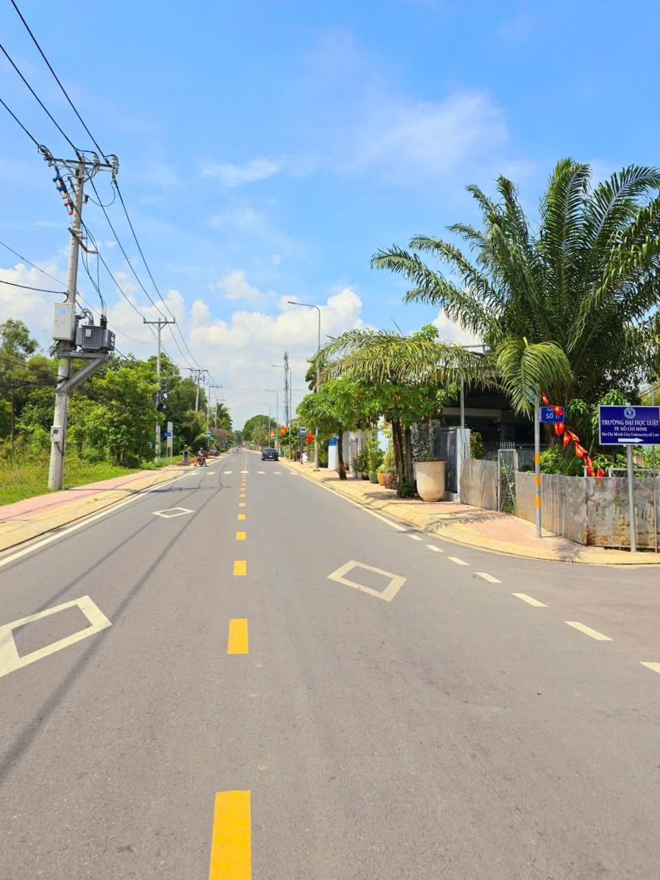 Kinh Khủng Khiếp, Nhà Dt 200m2, ngang 6, Mặt Tiền, Quận 9, Giá chỉ 2.95ty 5