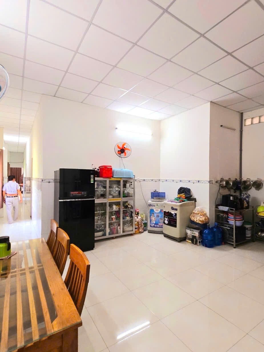 Kinh Khủng Khiếp, Nhà Dt 201m2, ngang 6, Mặt Tiền, Quận 9, Giá chỉ 2.96ty 5