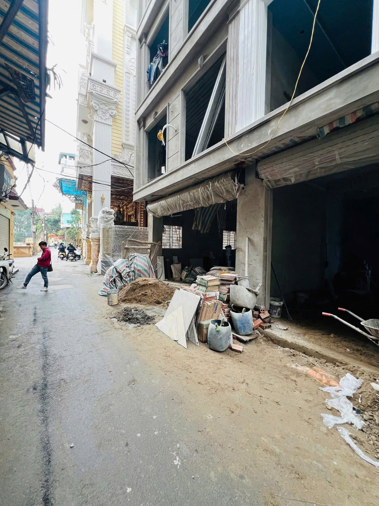 Bán nhà Hoàng Quốc VIệt - view hồ - ô tô vào nhà