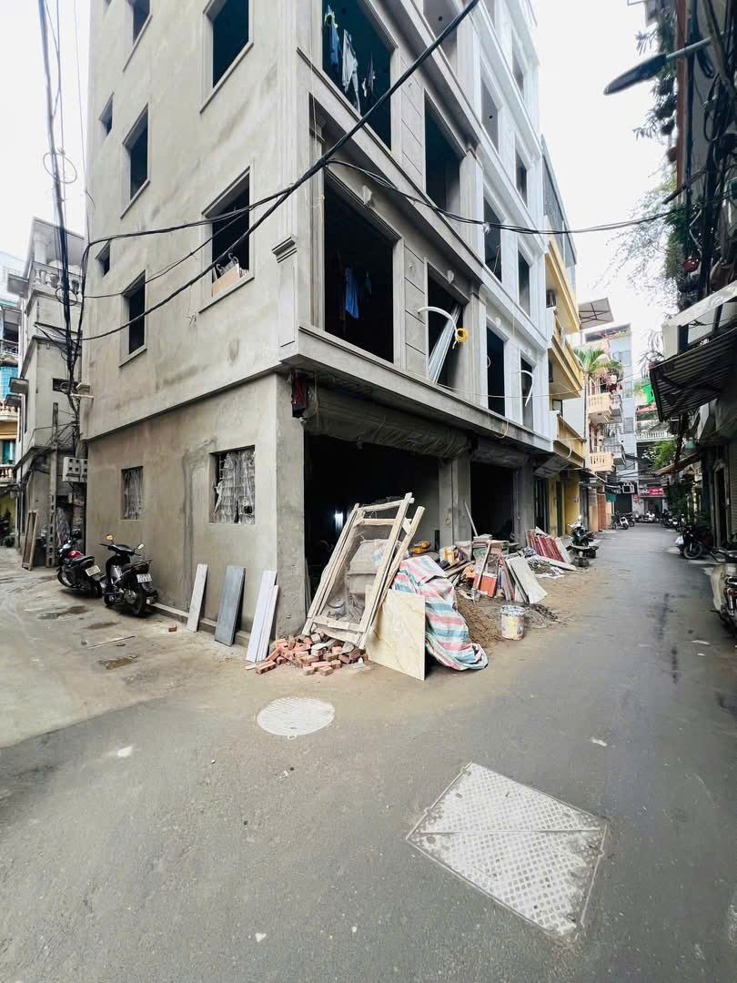 Bán nhà Hoàng Quốc VIệt - view hồ - ô tô vào nhà 2