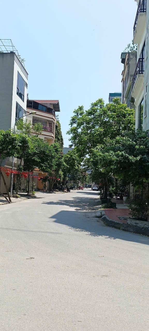 BÁN ĐẤT DỊCH VỤ, PHÂN LÔ VỈA HÈ TẠI HÀ ĐÔNG, KINH DOANH BẤT CHẤP MỌI LOẠI HÌNH, NHỈNH 12  TỶ 2