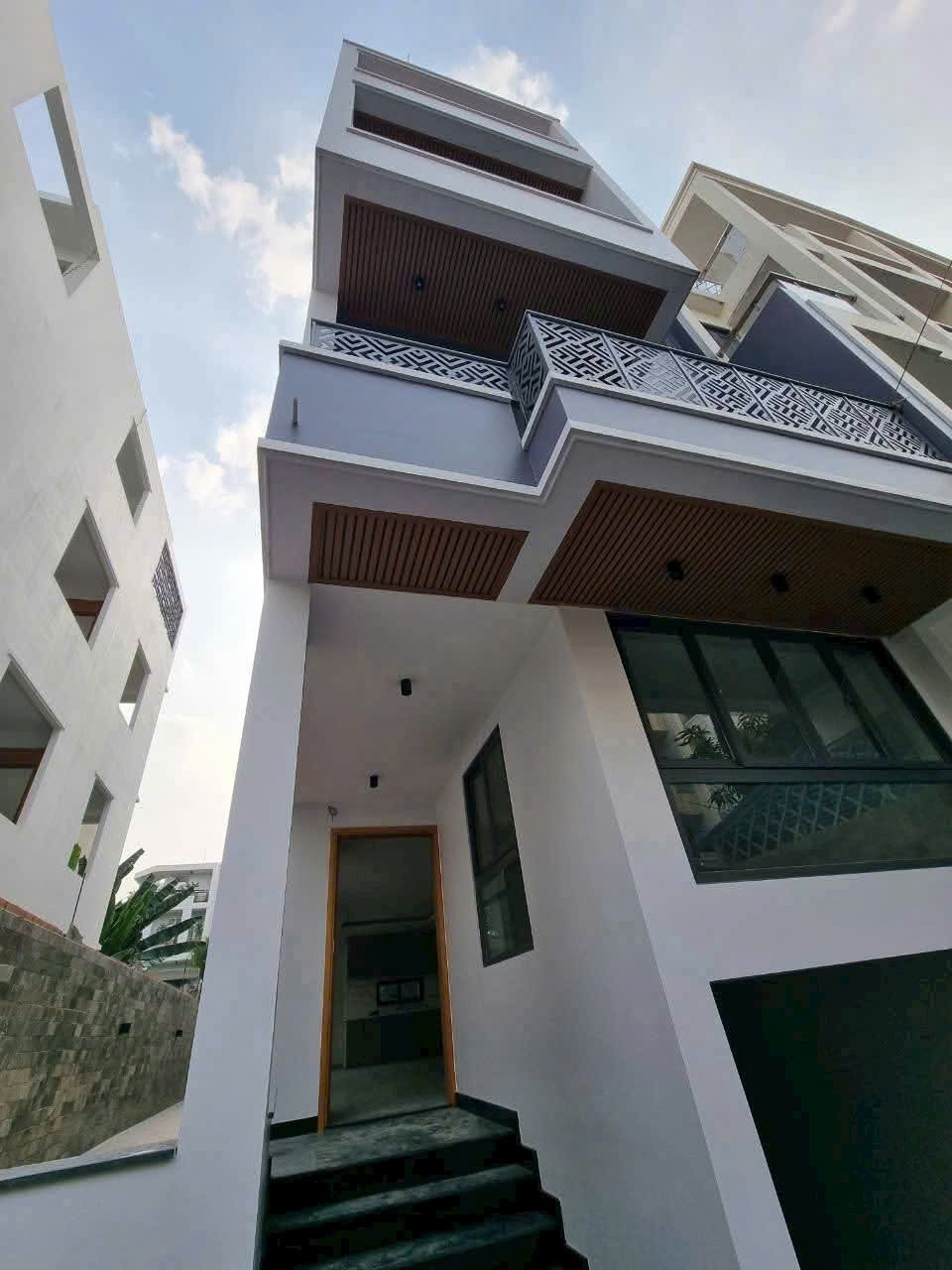 BIỆT THỰ HẦM, 3 LẦU (7x20) MT NGUYỄN THỊ BÚP, Q.12 – KDC HIỆP THÀNH CITY 2