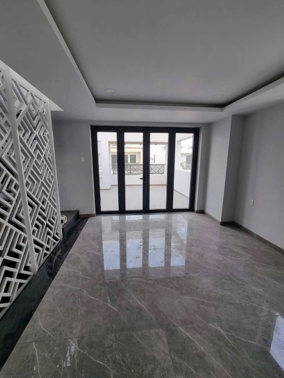BIỆT THỰ HẦM, 3 LẦU (7x20) MT NGUYỄN THỊ BÚP, Q.12 – KDC HIỆP THÀNH CITY 4