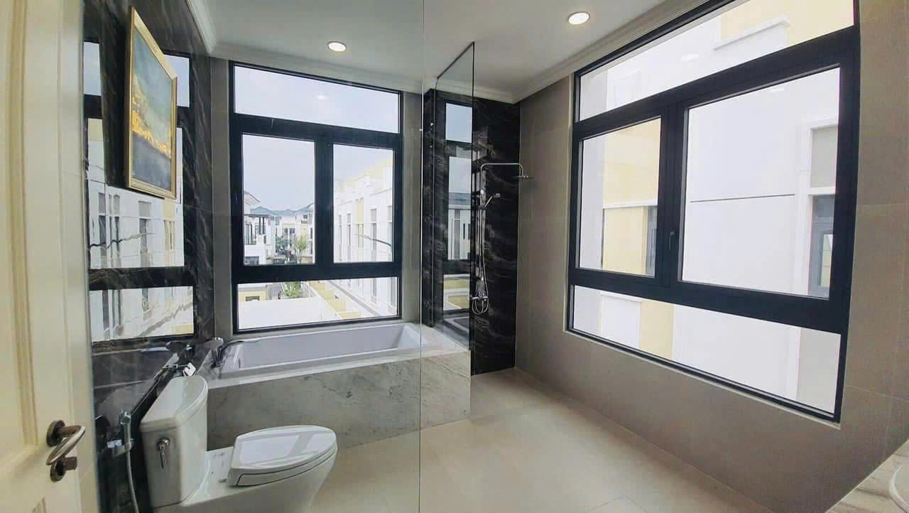 Cần bán Biệt thự Phường Phú Hữu, Quận 9, Diện tích 203m², Giá Thương lượng 3
