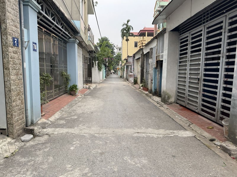 Cần bán đất 2 mặt thoáng 43,7m2 đất ngõ Kẻ Tạnh, Giang Biên. Đường ô tô thông, gần trường chợ