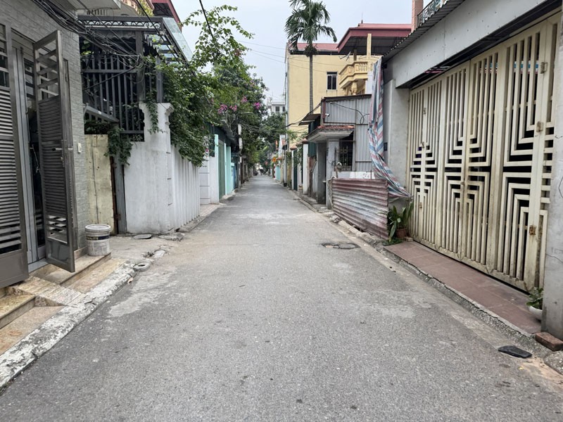 Cần bán đất 2 mặt thoáng 43,7m2 đất ngõ Kẻ Tạnh, Giang Biên. Đường ô tô thông, gần trường chợ 2