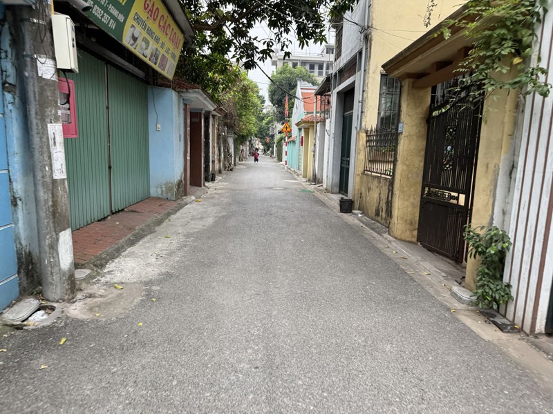 Cần bán đất 2 mặt thoáng 43,7m2 đất ngõ Kẻ Tạnh, Giang Biên. Đường ô tô thông, gần trường chợ 4
