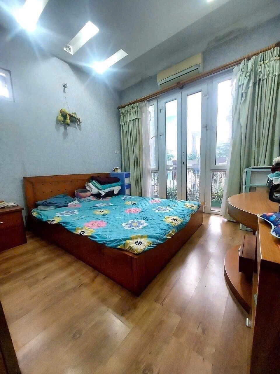 Chỉ 20 tỷ có ngay nhà 4 tầng Vương Thừa Vũ diện tích 81m ô tô vào nhà.