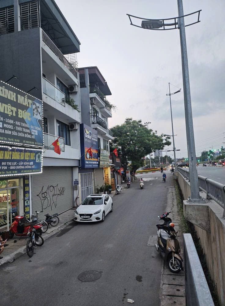 Cần bán Nhà mặt tiền đường Âu Cơ, Phường Nhật Tân, Diện tích 90m², Giá 36.5 Tỷ 2