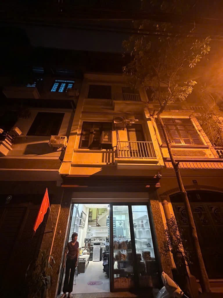 Chỉ 23,5 tỷ có nhà kinh doanh đỉnh cao tại KĐT Linh Đàm! Vỉa hè, ô tô tránh