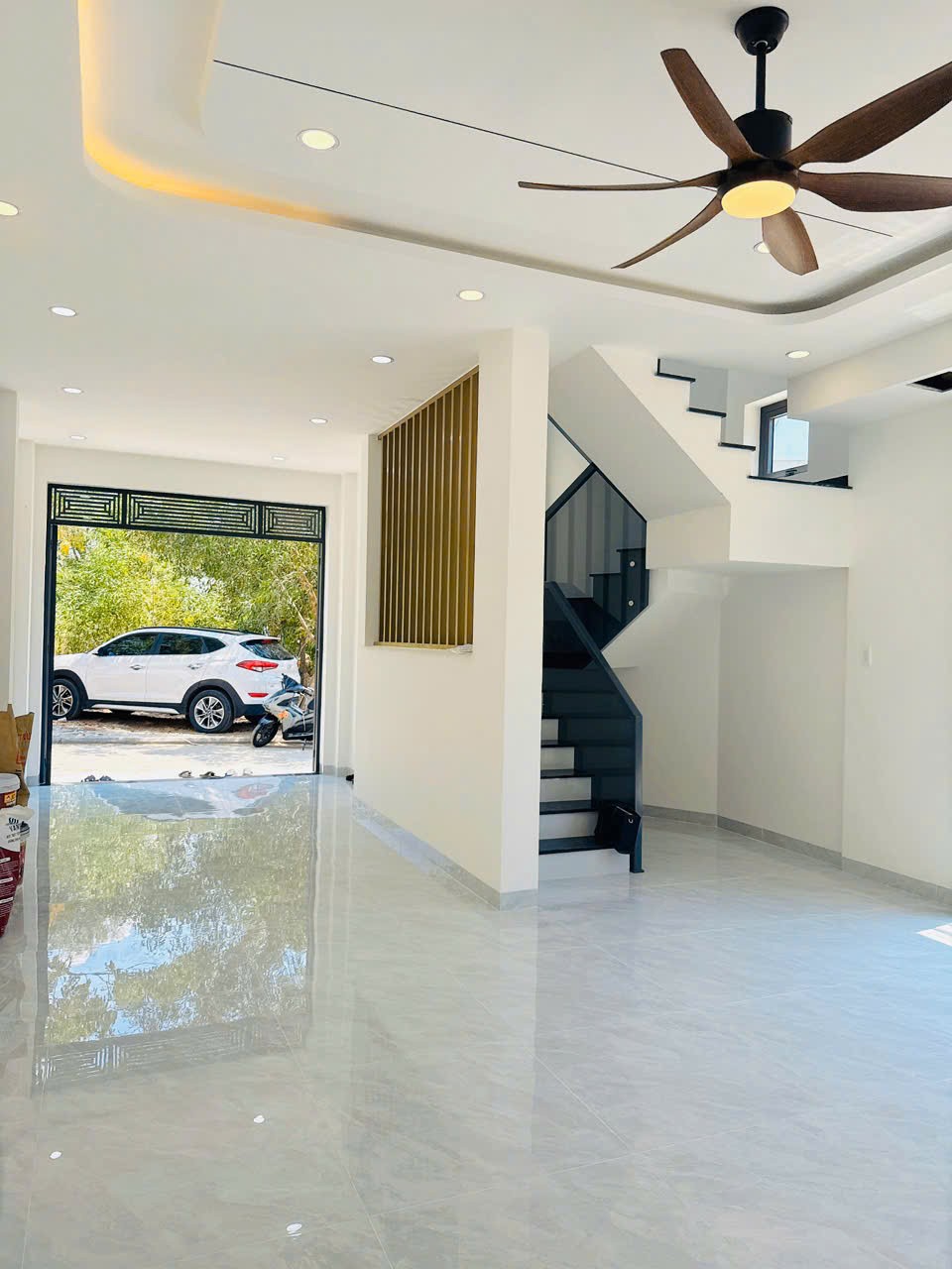 Bán nhà 1 trệt 1 lầu căn góc tđc đất lành cách đường Phong Châu 80m. 5