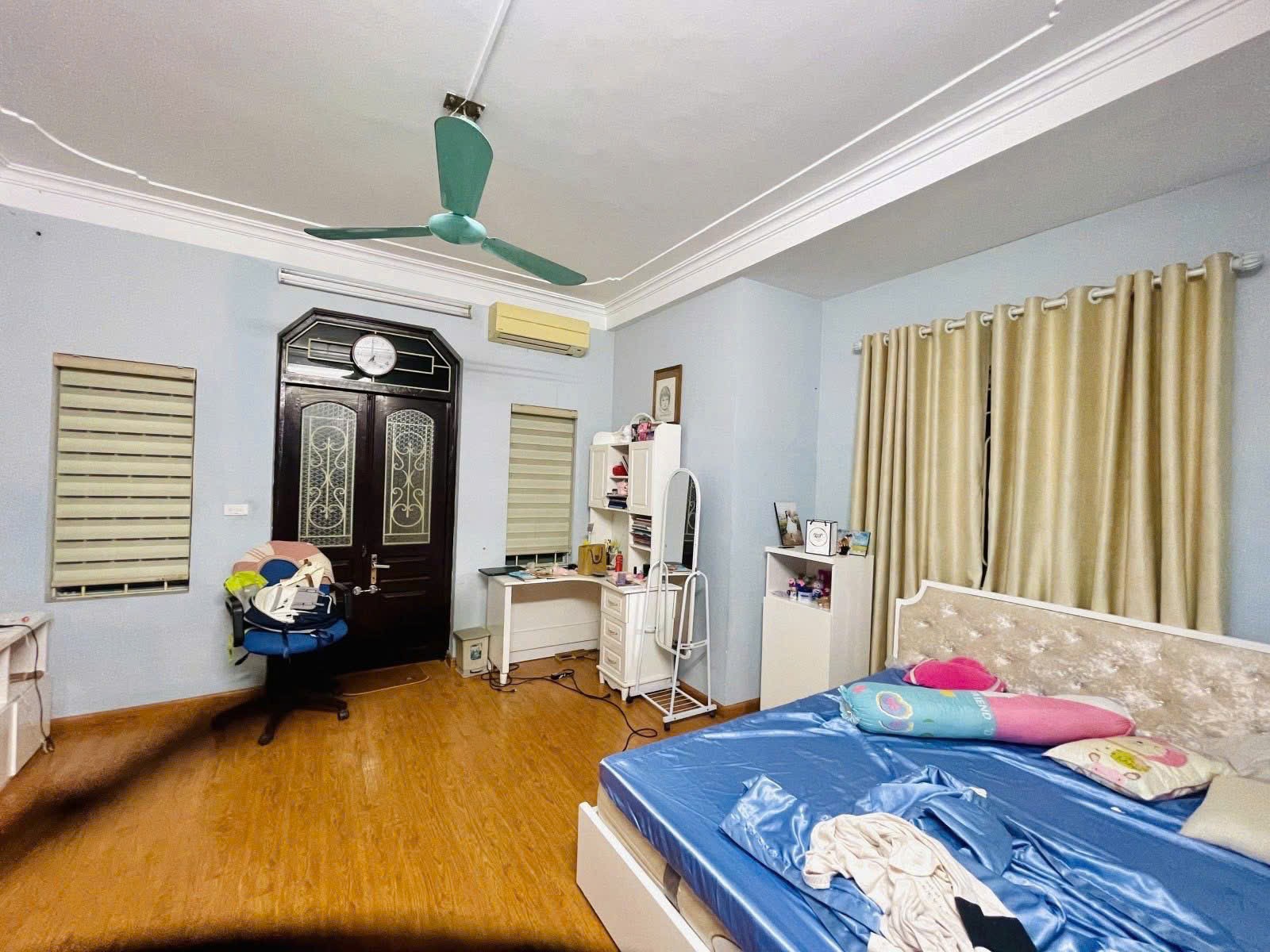 Bán nhà mặt ngõ kinh doanh 2 ô tô tránh Bùi Xương Trạch 115m giá 28 tỷ.