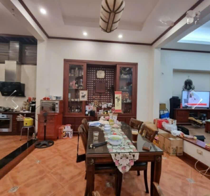 Cần bán Biệt thự đường Cầu Giấy, Phường Nghĩa Đô, Diện tích 215m², Giá 81 Tỷ 5