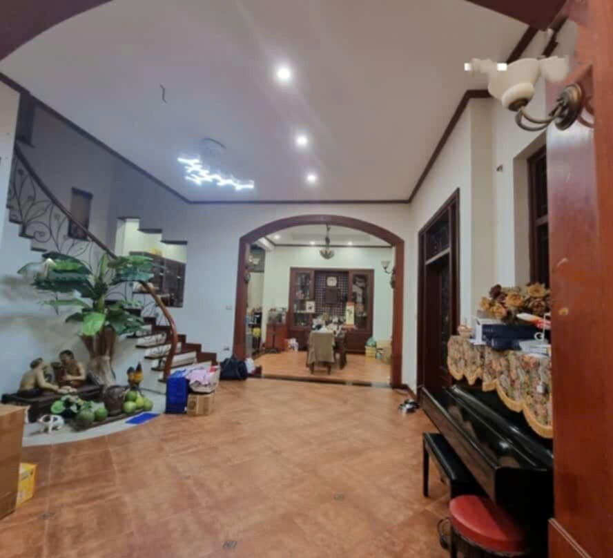 Cần bán Biệt thự đường Cầu Giấy, Phường Nghĩa Đô, Diện tích 215m², Giá 81 Tỷ 2