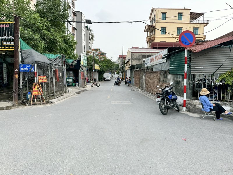 Mặt phố Mai Phúc: 34,5m2 + 20m2 lưu không, nhà cấp 4 kinh doanh sầm uất, gần chợ, chung cư lớn