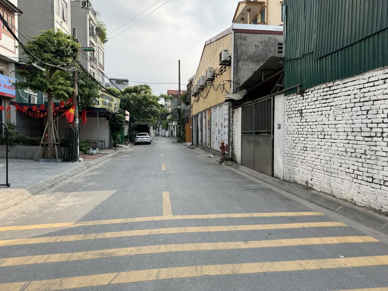 Mặt phố Mai Phúc: 34,5m2 + 20m2 lưu không, nhà cấp 4 kinh doanh sầm uất, gần chợ, chung cư lớn 2
