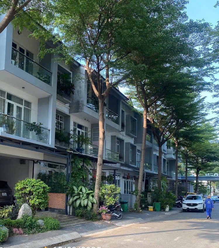 Cần bán Nhà mặt tiền Phường Phú Hữu, Quận 9, Diện tích 105m², Giá 13.5 Tỷ 3