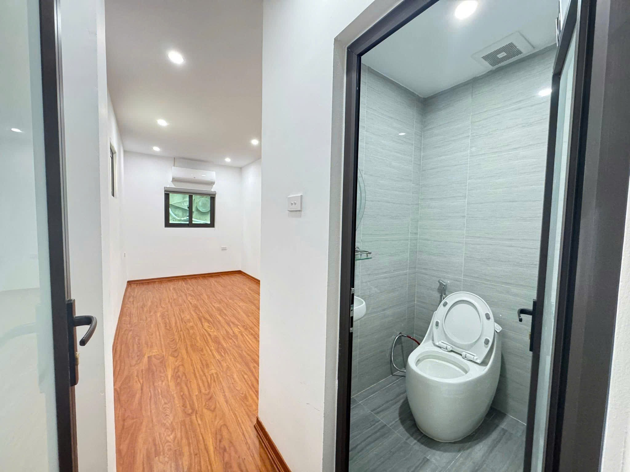 Bán nhà riêng Kim Giang 30m, 5 tầng chỉ việc mang vali về ở 4