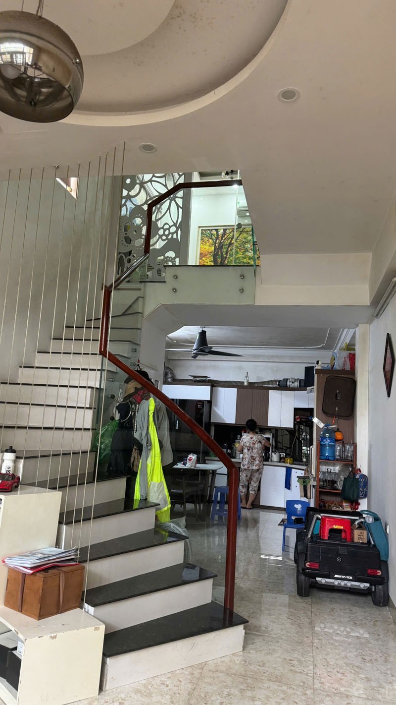 Bán căn góc 45,5m2 nhà 4 tầng tổ 7 Giang Biên. Gần trường chợ và hồ điều hòa