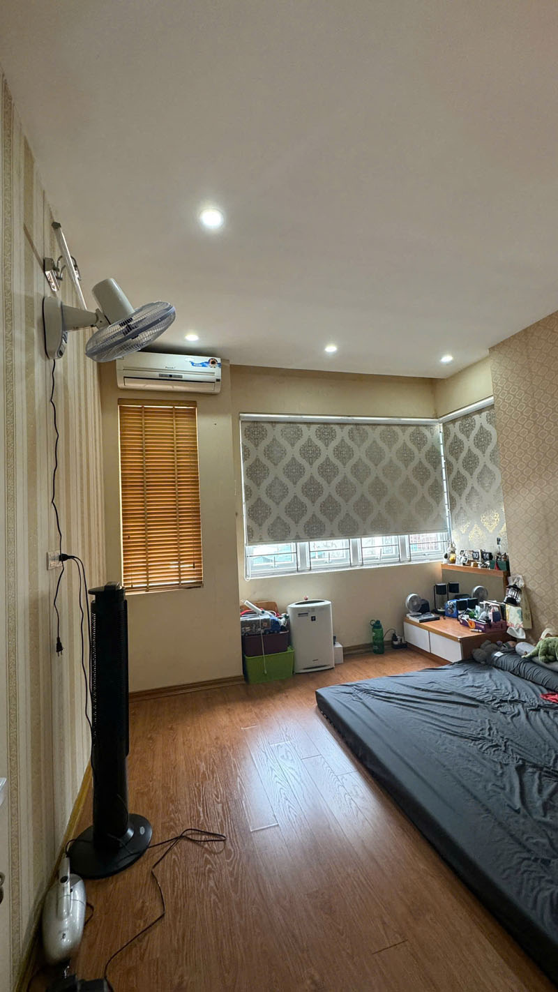 Bán căn góc 45,5m2 nhà 4 tầng tổ 7 Giang Biên. Gần trường chợ và hồ điều hòa 4