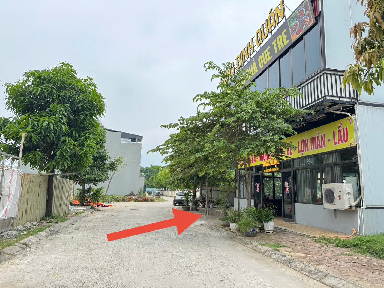 Bán đất đấu giá tổ 2, TT Chi Đông, Mê Linh. Tặng nhà 2 tầng, đang kinh doanh quán ăn 2