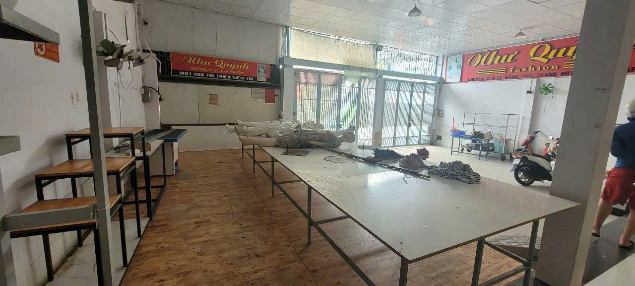 Nhà 257/ Bình thành, BHH B dt 360m2, điện 3 pha làm kho , may mặc giá 35tr/ tháng 6
